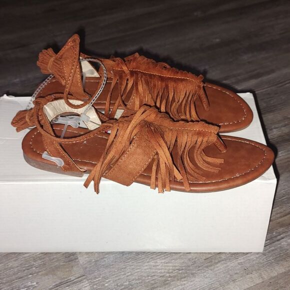 Olivia Miller Cognac Fringe Sandals Sz 5 NIB - Picture 4 of 6